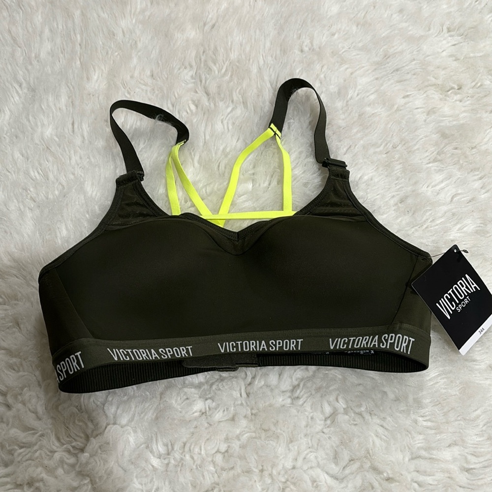 Victoria’s Secret lightweight Max sports bra